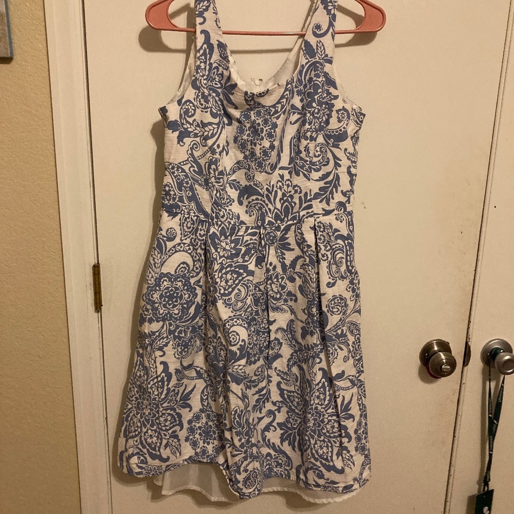 And white vintage linen dress. I can see me wearing this as a.